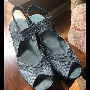 bernie mev. sandals size 39 (9 US)